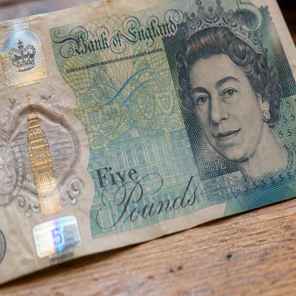 five pound note — detail